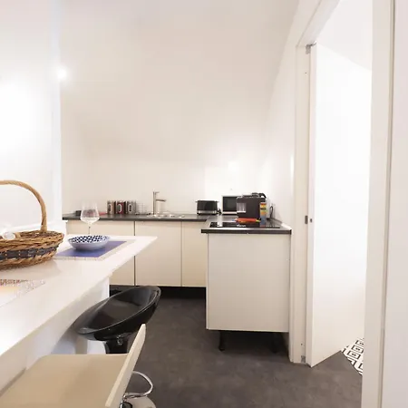 Cadensplace - Overlooking Piazza Navona By Dbalconycollection روما