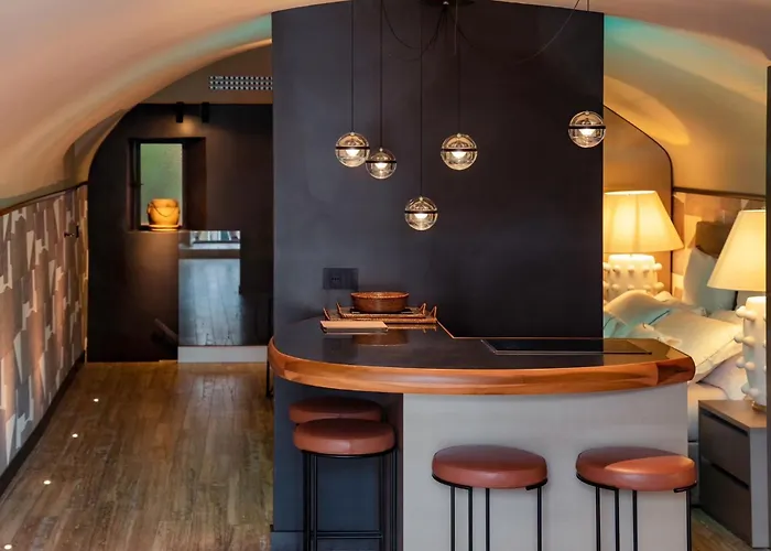 Cadensplace - Overlooking Piazza Navona By Dbalconycollection * Róma