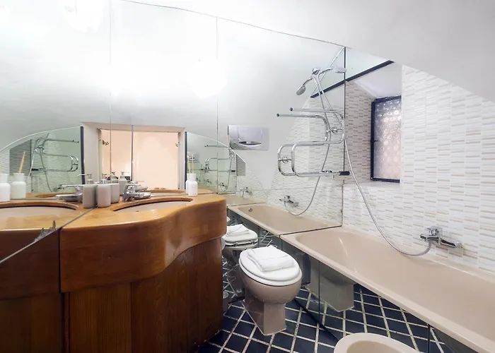 Cadensplace - Overlooking Piazza Navona By Dbalconycollection Apartman *